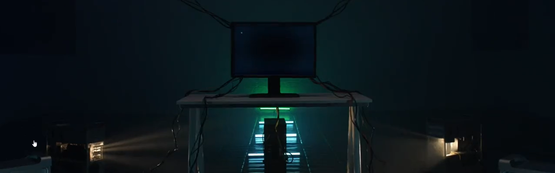 computer in donkere kamer