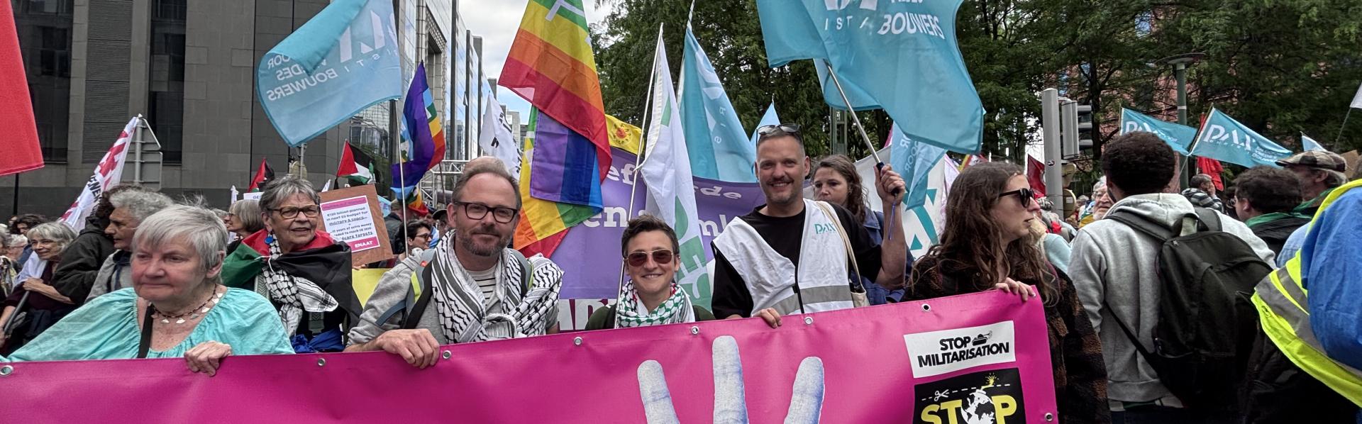 Pax Christi Vlaanderen vooraan bij de betoging in Brussel