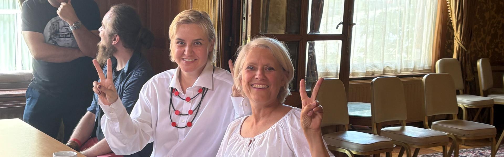 Olga Karach en Annemarie Gielen bij Quakers