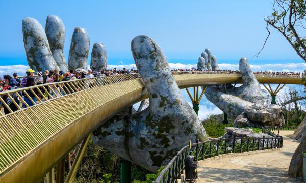 Brug met handen in Vietnam