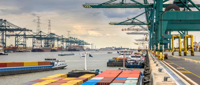 Containers in de haven van Antwerpen