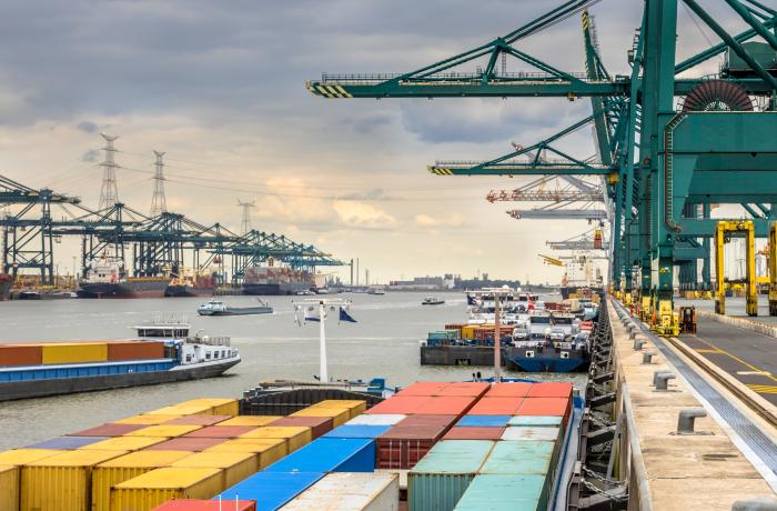 Containers in de haven van Antwerpen