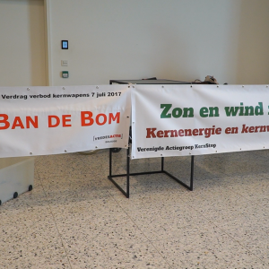 Banners op de Peace Boat