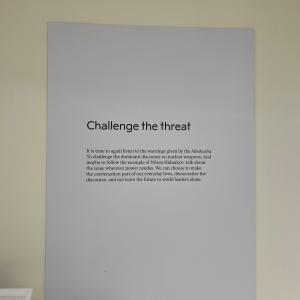 Achteraf nemen we een kijkje bij de tentoonstelling op de Peace Boat