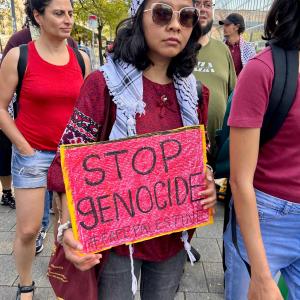 Bordje "Stop Genocide"