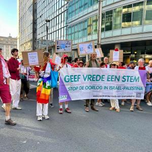 Pax Christi met banner