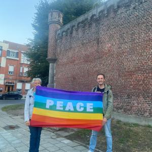 Voor de gevangenis in Ieper