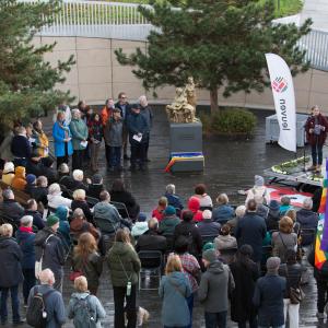 Wapenstilstand ceremonie aan stadbeeld onbekende oorlogsvrouw (Leuven)