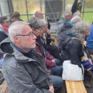 Publiek tijdens panelgesprek "Vredesactivisme over generaties heen"