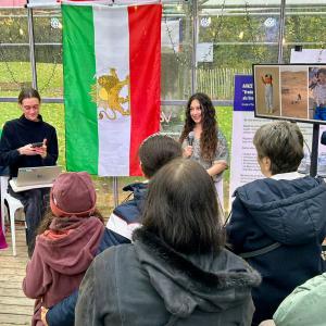 Lezing over Iran door Avina Diba