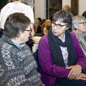 Publiek wacht tot de ceremonie begint