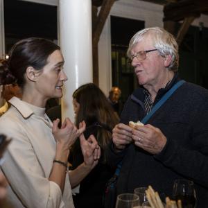 Laura van Pax Christi met een vrijwilliger