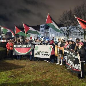 Betogers op het Burgemeester E. Ryckaertsplein