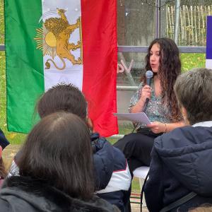 Avina Diba tijdens het panel De vergeten namen