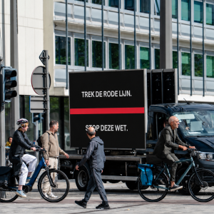 De LED-truck op het Operaplein in Antwerpen