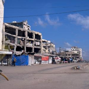 kapotgeschoten gebouwen Gaza