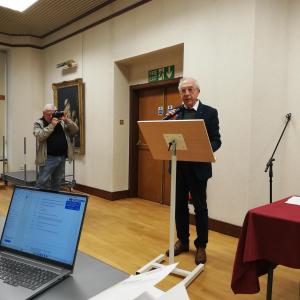 Alfonso Zardi (Europees vertegenwoordiger bij de Raad van Europa) vond de kritiek van Pax Christi Vlaanderen jegens de NAVO best moeilijk om slikken. Tegelijk deelde hij met ons tips voor vredeseducatie vanuit de Raad van Europa.